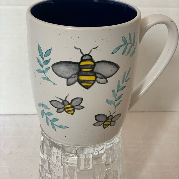 HEARTLAND HIVE| Busy Bee Mug 🐝 - Picture 2 of 9
